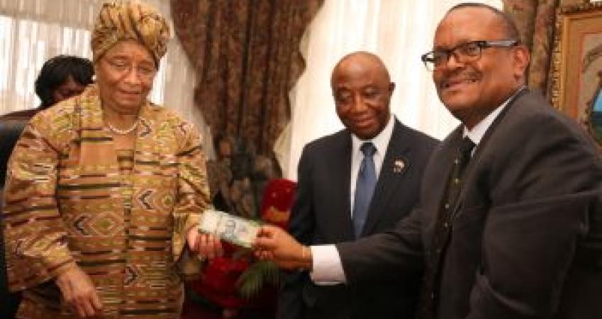 Governor Weeks presenting to President Sirleaf